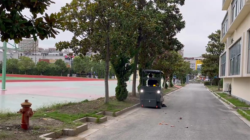掃地車(chē)如何規(guī)范操作